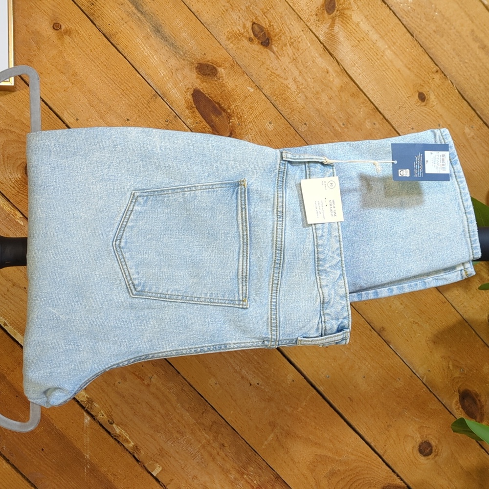 Universal Thread ladies denim jeans 16 slim straight no tag it has been washed
